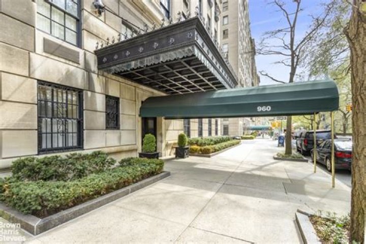 960 Fifth Avenue - Upper East Side