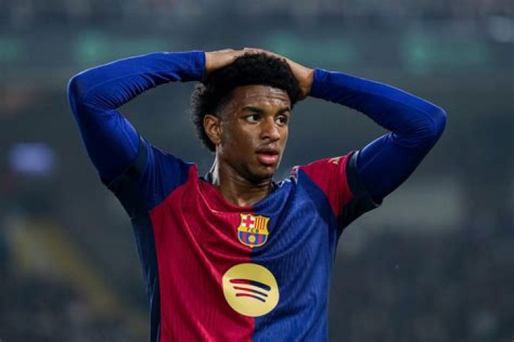 Barcelona Defender Alejandro Balde Ruled Out for Seven Weeks After Horror Injury