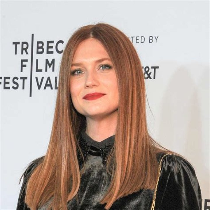 Bonnie Wright - Age, Bio, Birthday, Family, Net Worth