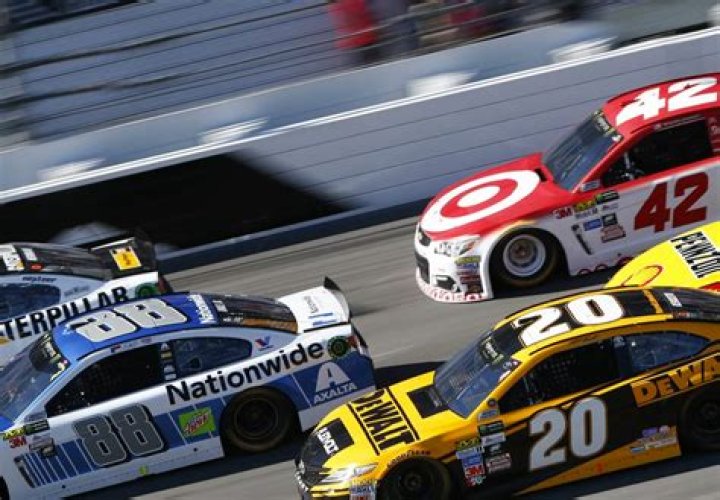 How many cars are in a NASCAR race? All the facts and details