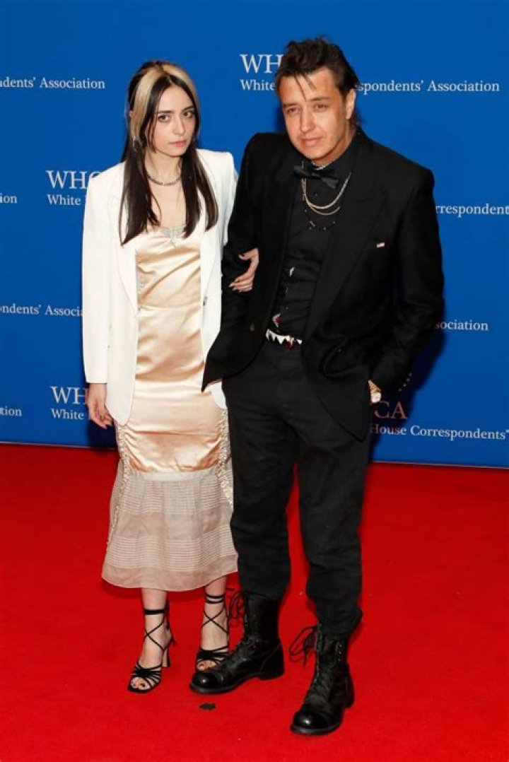 Julian Casablancas - Age, Bio, Birthday, Family, Net Worth