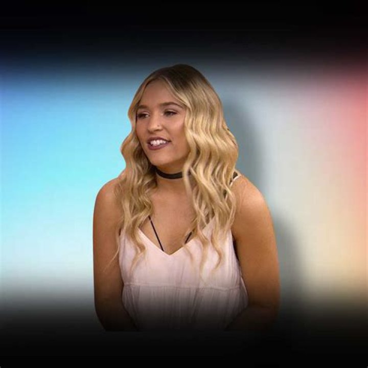 Maisy Stella - Age, Bio, Birthday, Family, Net Worth