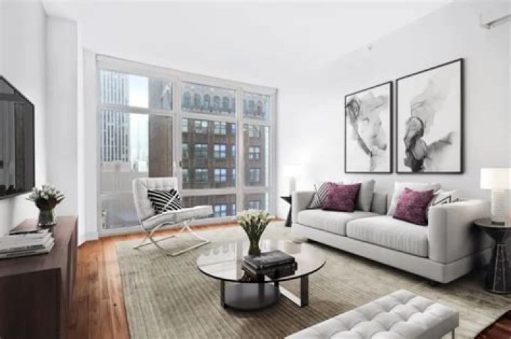 NYC had 658 listings discounted last week: Top cuts include glassy Park Avenue penthouse nearly 50% off