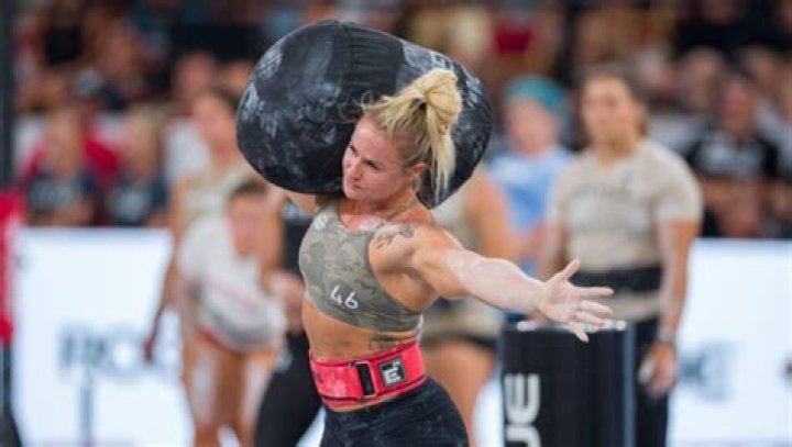 Who are the 10 best female CrossFit athletes in the world at the moment?